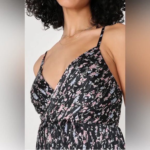 Lulus Quaint Cutie, size Small, Black Floral Pleated Tiered Mini Dress - Picture 3 of 8